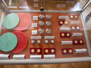 3 - ČNB vydala mince s motivem olomouckých historických památek