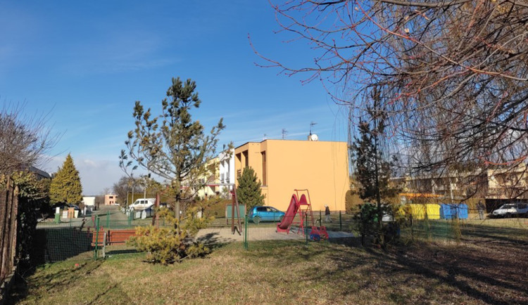 Plocha pro rozšíření dětského hřiště v ulici Josefa Suka