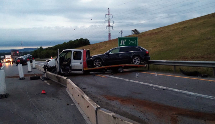 Opět problém ve zúžení u Nemilan. Noční nehoda zablokovala dálniční obchvat Olomouce