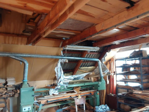 Olomouc zasáhla silná bouřka. Hasiči odčerpávali vodu ze sklepů a bojovali s požárem střechy po úderu blesku