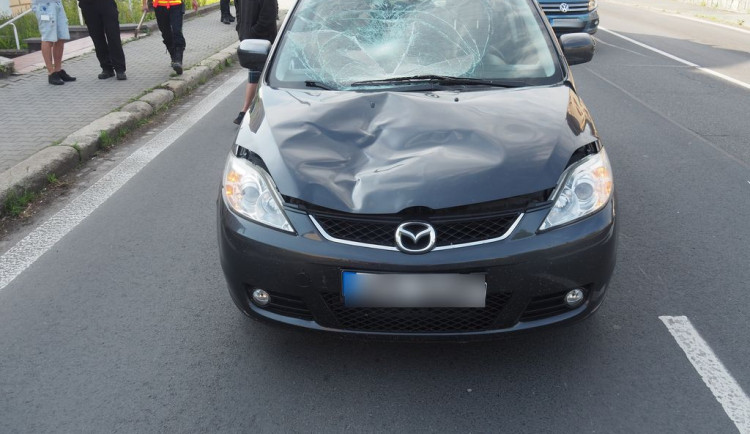 Důchodkyni v Šumperku srazilo auto, vstoupila mu do cesty. Policie hledá svědky