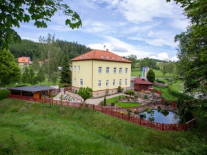 Bouzov v zahradě. Novou odpočinkovou zónu v Javoříčku doplnily modely výletních cílů
