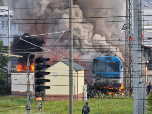 Poslední jízda? Za srážku kamionu s vlakem a požár na přejezdu v Olomouci dostal polský řidič podmínku