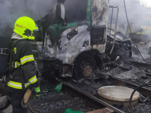 Před soudem je srážka kamionu s vlakem a požár na přejezdu v Olomouci. Polský řidič přiznal vinu
