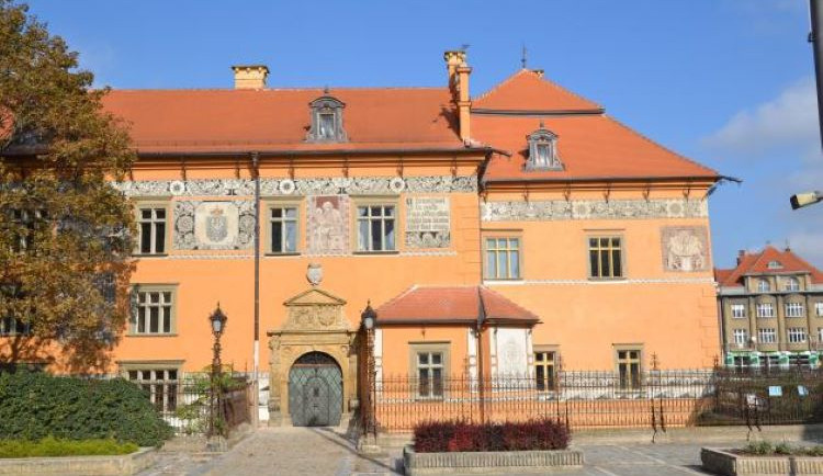 Atrakce na zámku v Prostějově. Město vyčistí a překryje sklem historickou studnu, bude možné po ní chodit