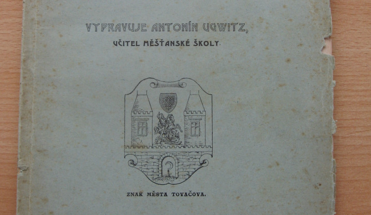 Antonín Ugwitz, prostějovský rodák, učitel a vlastivědný pracovník, je autorem první monografie o Tovačovu