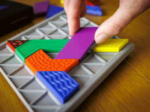 Odborníci z olomoucké univerzity vyvinuli hmatovou hru. Pomůže nevidomým a slabozrakým dětem