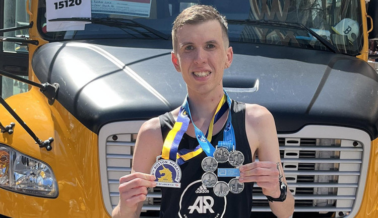 Jan Klásek v Bostonu dokončil šestý ze série světových maratonů a stal se držitelem ocenění Six Star Medal