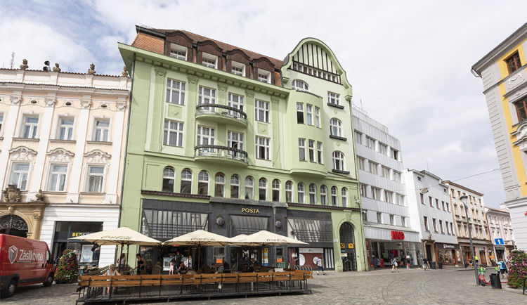 Palác na Horním náměstí v Olomouci změní majitele. Pošta prodala budovu v aukci za 130 milionů