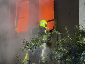 V Olomouci hořela ubytovna, hasiči museli evakuovat 27 lidí. Škoda je přes čtyři miliony