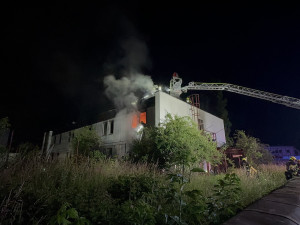 V Olomouci hořela ubytovna, hasiči museli evakuovat 27 lidí. Škoda je přes čtyři miliony