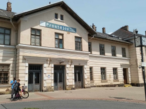 FOTOGALERIE: Zchátralému místnímu nádraží v Prostějově svitla šance na obnovu. Město již plánuje využití