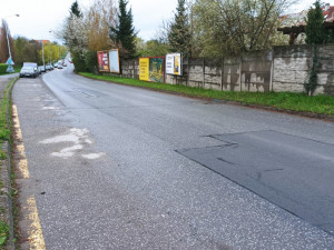 Stavbaři opravili frekventovanou Okružní ulici v Olomouci o dva týdny rychleji. Už tudy jezdí auta