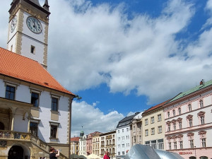 ANKETA: Garáže na Horním náměstí? Nové umělecké instalace v Olomouci budí velkou pozornost