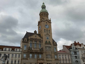 Šok na radnici v Prostějově, pětice kvůli přestupku napadla dvě ženy a vyhrožovala smrtí. Chtěla je zastrašit