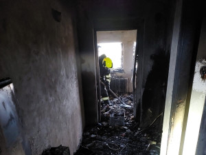 Hořící odpadky v bytě v Lukavici komplikovaly zásah hasič. Shromažďoval je zde obyvatel