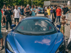Luxusní supersporty se sjedou před Šantovku. Zkuste se v nich projet