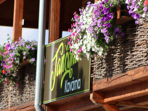 Loučná nad Desnou kvete od jara do podzimu. Obec vsadila na zeleň a dostala Zelenou stuhu