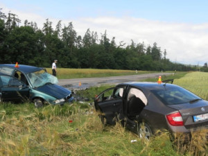 Za tragickou nehodou u Konice byl smyk na mokré vozovce. Osmnáctiletý řidič nepřežil