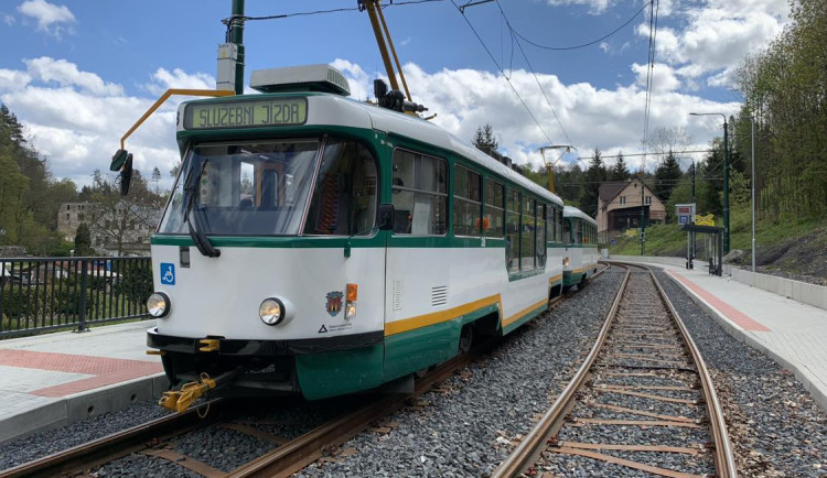 POLITICKÁ KORIDA: Mají do Rochlice jezdit tramvaje, nebo trolejbusy?