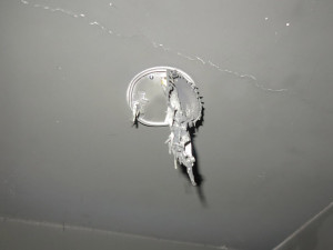 V domě na Olomoucku hořelo kvůli nočnímu nabíjení čelovek. Požární hlásič zachránil tři životy