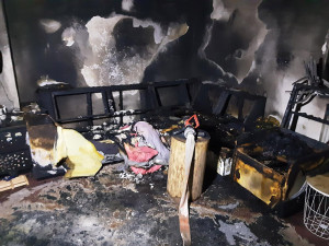 V domě na Olomoucku hořelo kvůli nočnímu nabíjení čelovek. Požární hlásič zachránil tři životy