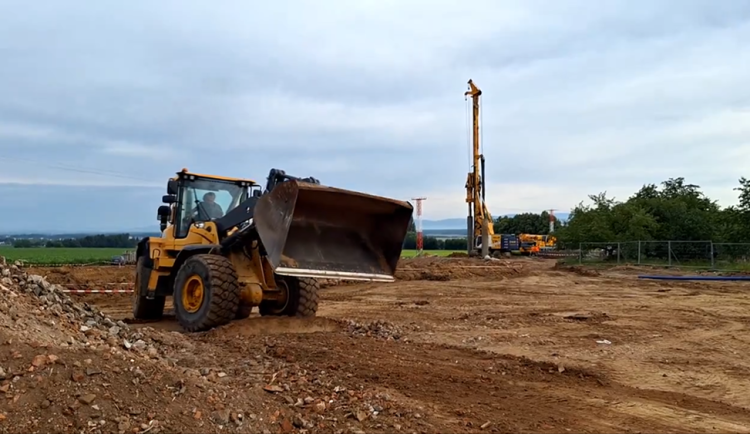 Stavební práce na D35 Křelov - Slavonín