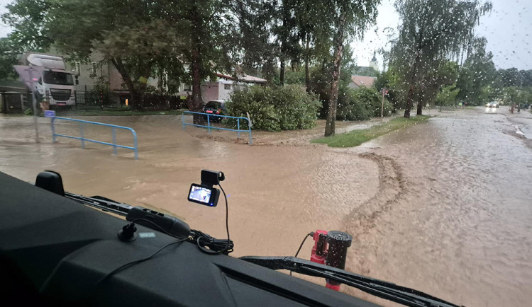 Lokální záplava ve Velkém Týnci na Olomoucku