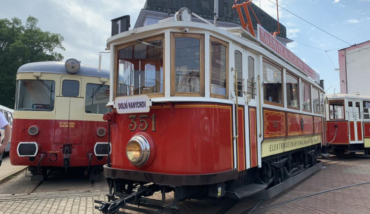 Léto nostalgických jízd. Svezte se tramvají po Liberci nebo historickým autobusem do Jizerek