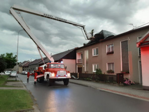 Kvůli silným bouřkám hasiči evakuovali dětský tábor na Přerovsku. Celkem měli v kraji 260 zásahů