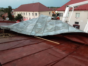 Kvůli silným bouřkám hasiči evakuovali dětský tábor na Přerovsku. Celkem měli v kraji 260 zásahů