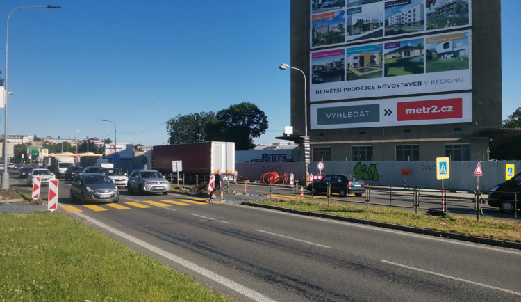 Provizorní přechod na průtahu Olomoucí zaskočil řidiče i chodce. Obrovské riziko, míní koordinátor BESIPu