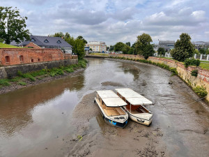 Výletní Ololodě se zastavily, řeka Morava je kvůli stavebním úpravám na přirozené hladině