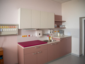 Novorozenecké oddělení v Olomouci prošlo rekonstrukcí. Vznikly rodinné pokoje, aby maminky a děti mohly být spolu