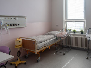 Novorozenecké oddělení v Olomouci prošlo rekonstrukcí. Vznikly rodinné pokoje, aby maminky a děti mohly být spolu