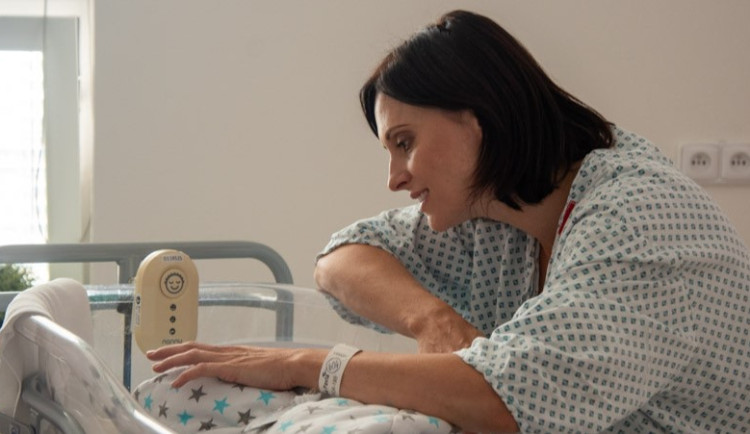 Novorozenecké oddělení v Olomouci prošlo rekonstrukcí. Vznikly rodinné pokoje, aby maminky a děti mohly být spolu