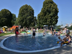Koupaliště lákají návštěvníky. V Litovli je prodloužená otevírací doba, Penčice mají slevu vstupného