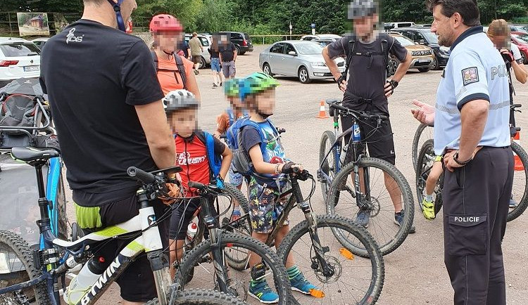 Cyklisté mají do Prachovských skal zákaz vjezdu