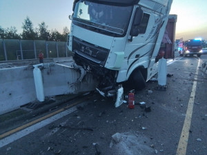 4 - Dopravní nehoda kamionu na D35 u Olomouce