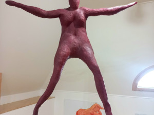 ANKETA: Nohy z vody Kurta Gebauera budí v Jeseníku pozornost. Patří osobité umění do veřejného prostoru?