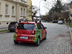 Strážníkům v Olomouci uvolnilo ruce auto kontrolující parkování. Město chystá další změny