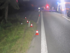 Mladý řidič zničil fabii o antoníček. K hrozivé nehodě letěl na Hranicko záchranářský vrtulník