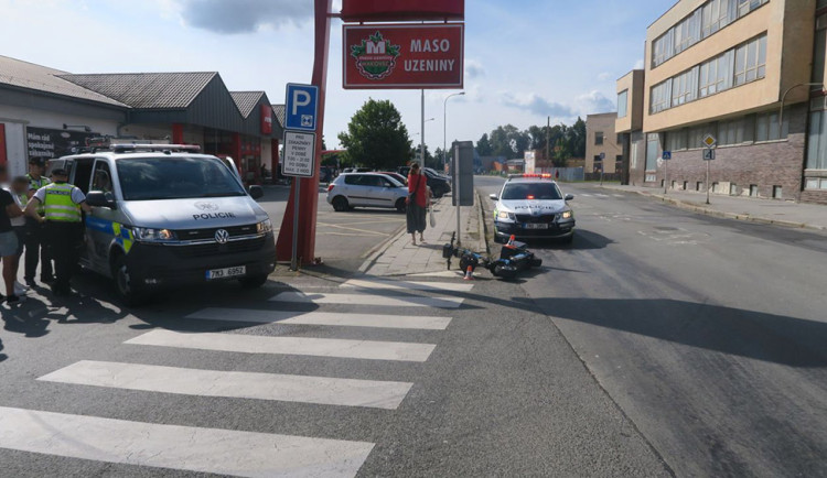 Vybodovaný řidič na Šumpersku boural na silné elektrokoloběžce. Porušení zákazu řeší policie