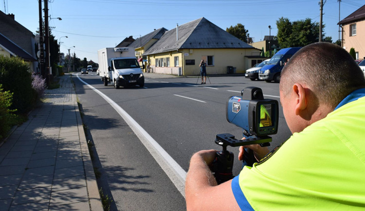 Nová místa pod dohledem ručního radaru. Kde mohou strážníci v Olomouci měřit rychlost vozidel?