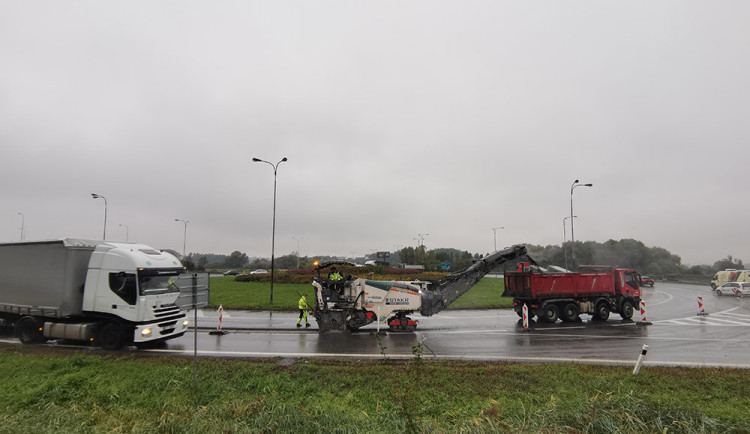 Oprava silnice kruhového objezdu u olomouckého Globusu - ilustrační foto