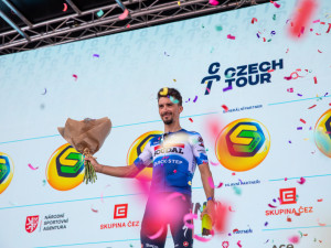 FOTOGALERIE: Czech Tour finišovala v bouřlivé atmosféře. Spurt ve Šternberku patřil hvězdnému Alaphilippovi