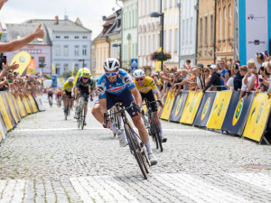 FOTOGALERIE: Czech Tour finišovala v bouřlivé atmosféře. Spurt ve Šternberku patřil hvězdnému Alaphilippovi
