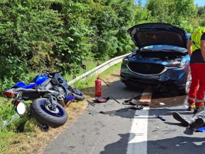 Tragická nehoda sedmadvacetiletého motorkáře v Lipině. Záchranáři ho dvakrát oživovali, ale nepřežil