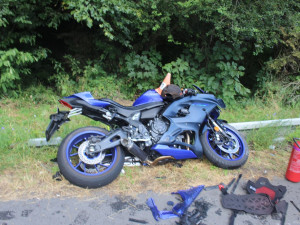 Tragická nehoda sedmadvacetiletého motorkáře v Lipině. Záchranáři ho dvakrát oživovali, ale nepřežil