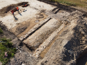 Archeologové odkryli část barokní císařské silnice z Olomouce do Brna. Jde o předchůdce dnešní D1